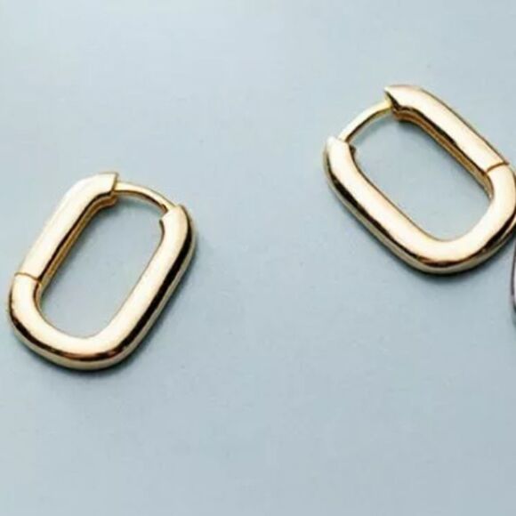 The Gold Geo Hoop. Dainty huggie earrings 18k 925 stamped - Picture 6 of 9